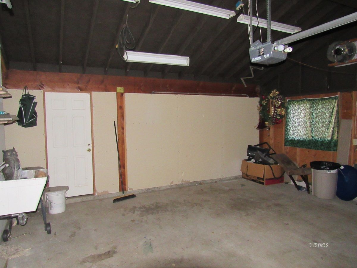 53700 Tollgate Road Idyllwild, CA 92549 - Photo 13 of 15 a view of a room with gym equipment