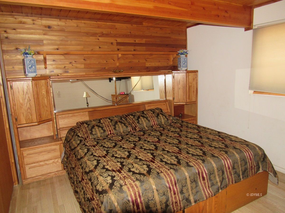 53700 Tollgate Road Idyllwild, CA 92549 - Photo 8 of 15 a bed sitting in a bedroom next to a window
