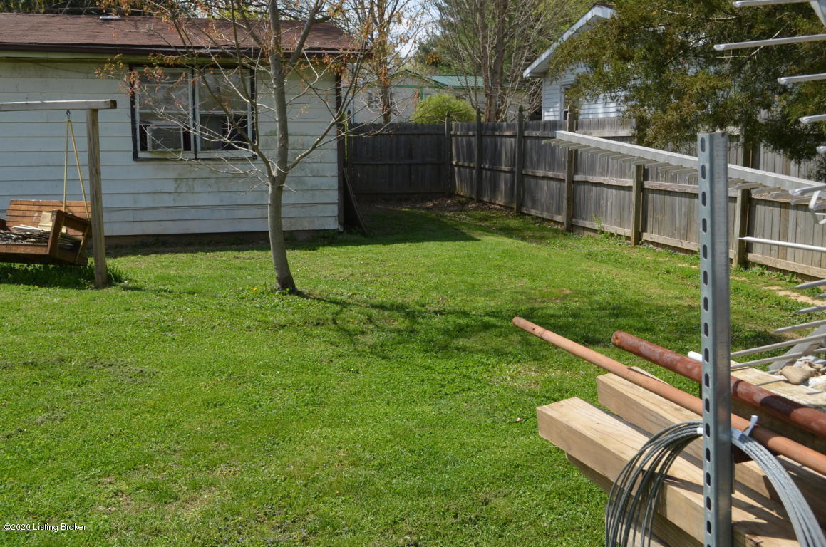 102 Greenbriar Road Milton, KY 40045 - Photo 23 of 27 Backyard