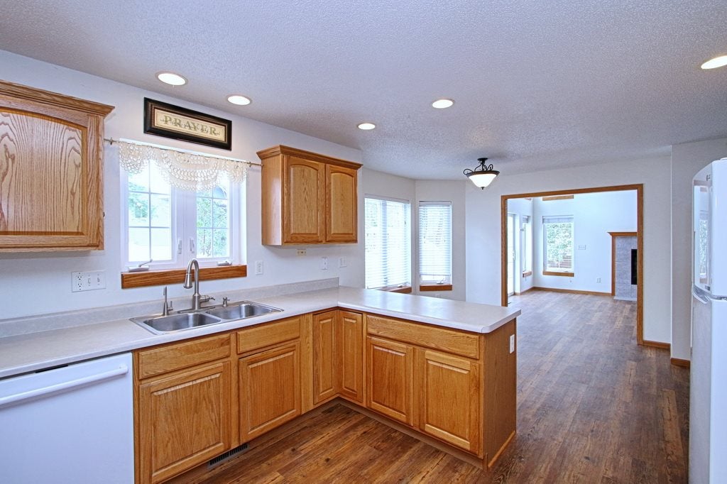 638 Pine Ridge Road Coralville, IA 52241 - Photo 5 of 25 Gallery Image 5