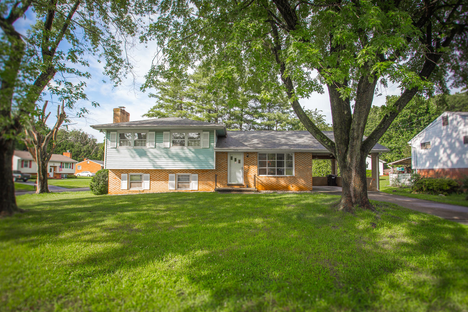 3604 Georgetown Road Roanoke, VA 24018 - Photo 2 of 35 IMG_1500