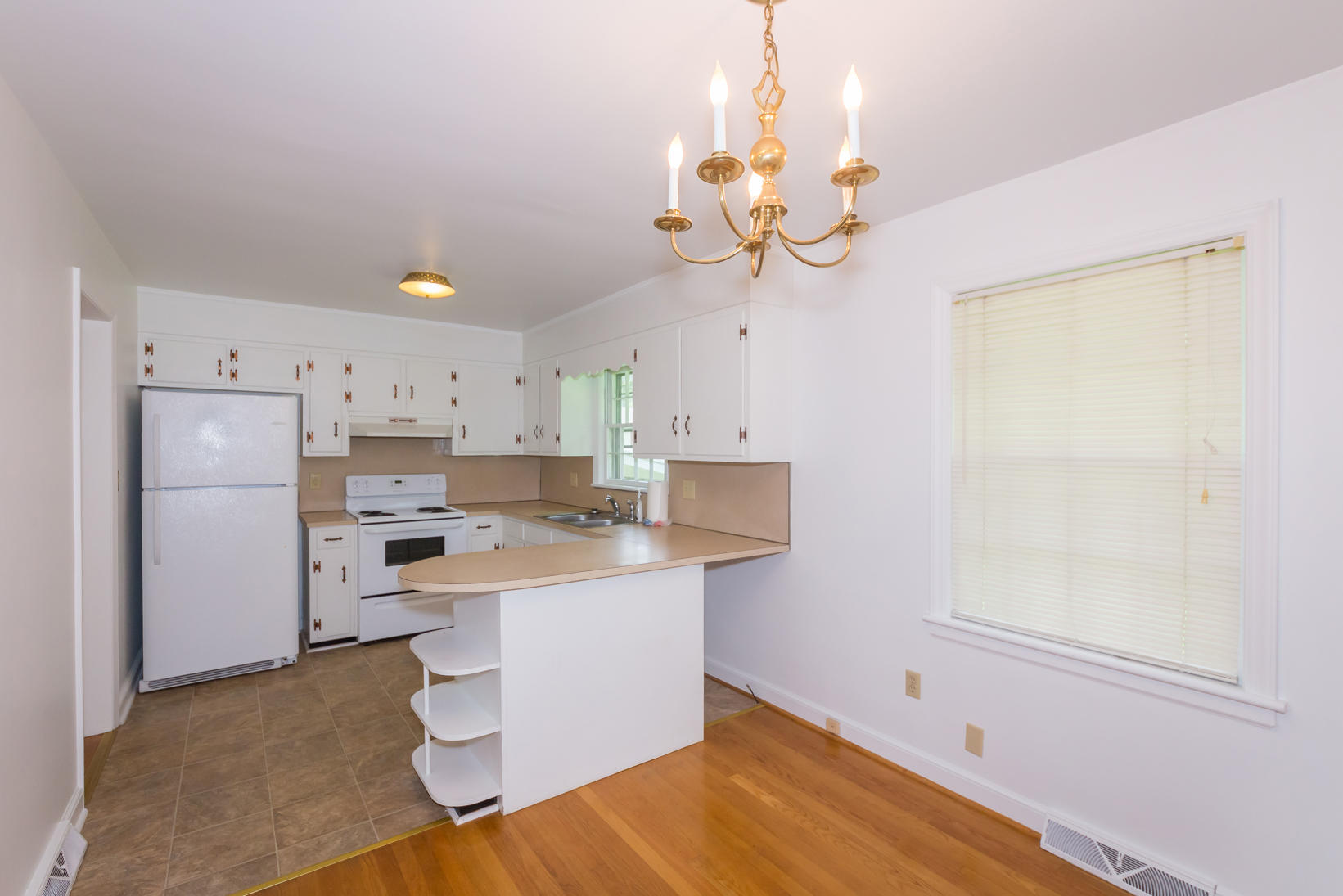 3604 Georgetown Road Roanoke, VA 24018 - Photo 16 of 35 IMG_1528