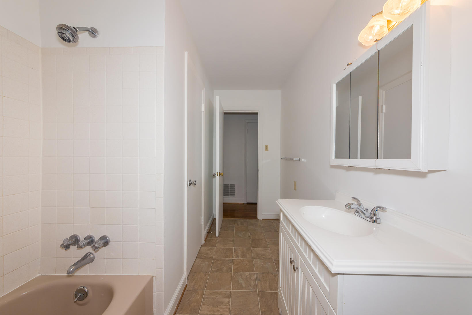 3604 Georgetown Road Roanoke, VA 24018 - Photo 27 of 35 IMG_1543