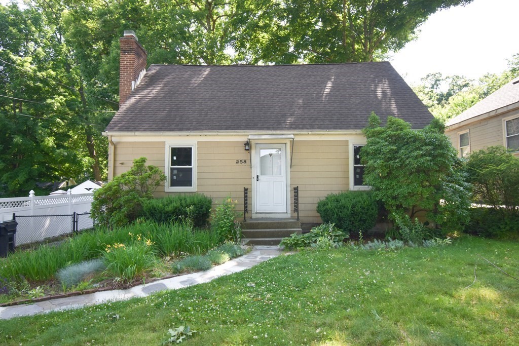 258 Shawmut Street Springfield, MA 01108 - Photo 1 of 38
