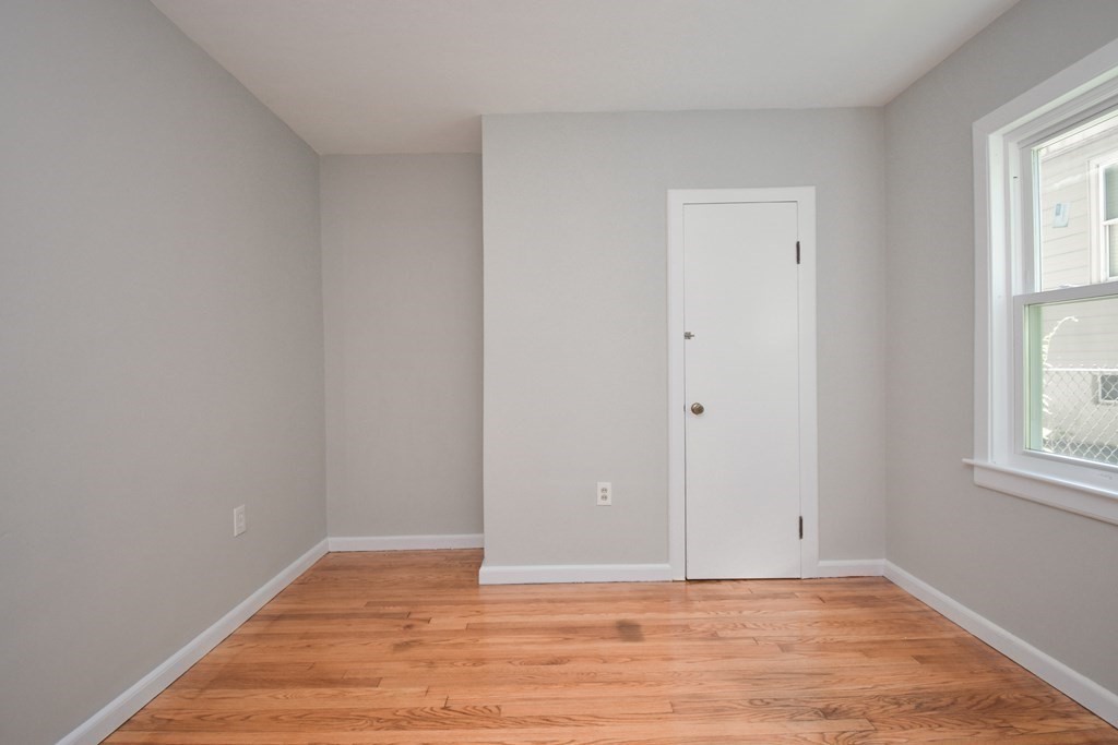 258 Shawmut Street Springfield, MA 01108 - Photo 14 of 38