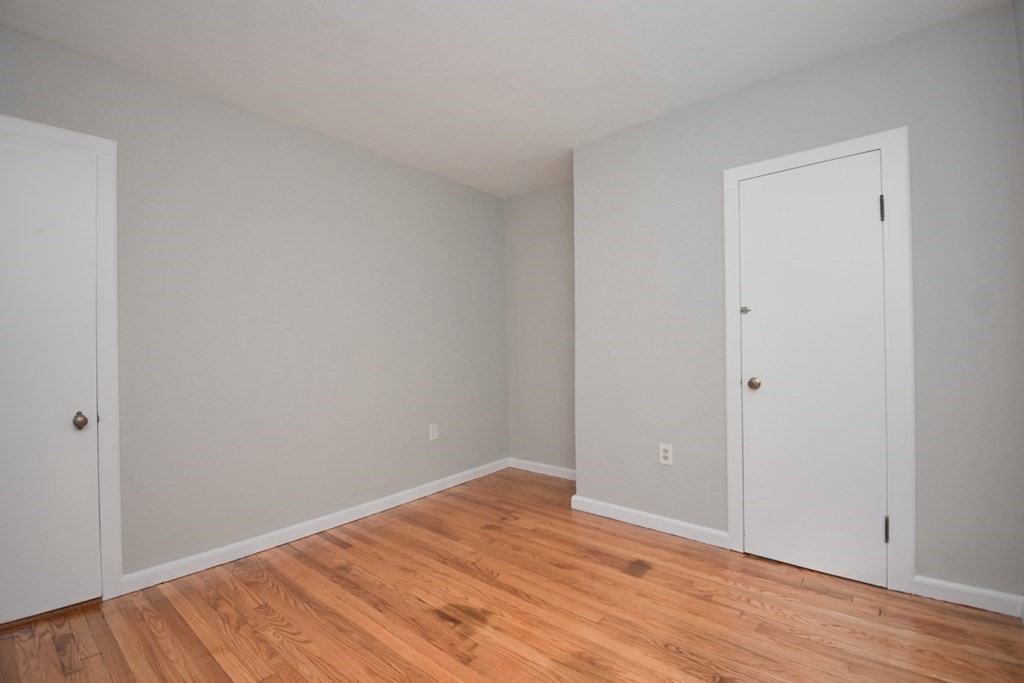 258 Shawmut Street Springfield, MA 01108 - Photo 15 of 38