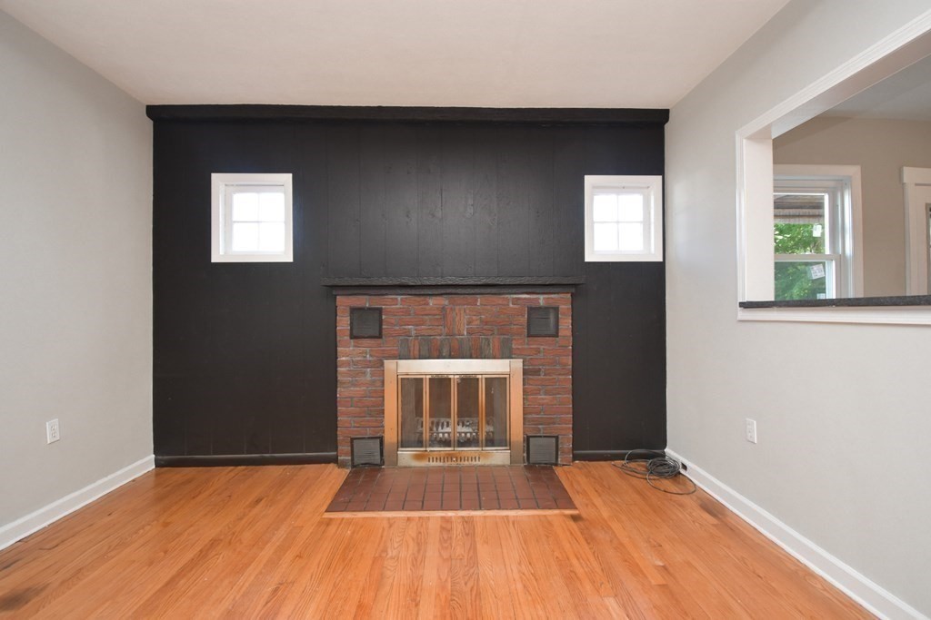 258 Shawmut Street Springfield, MA 01108 - Photo 5 of 38