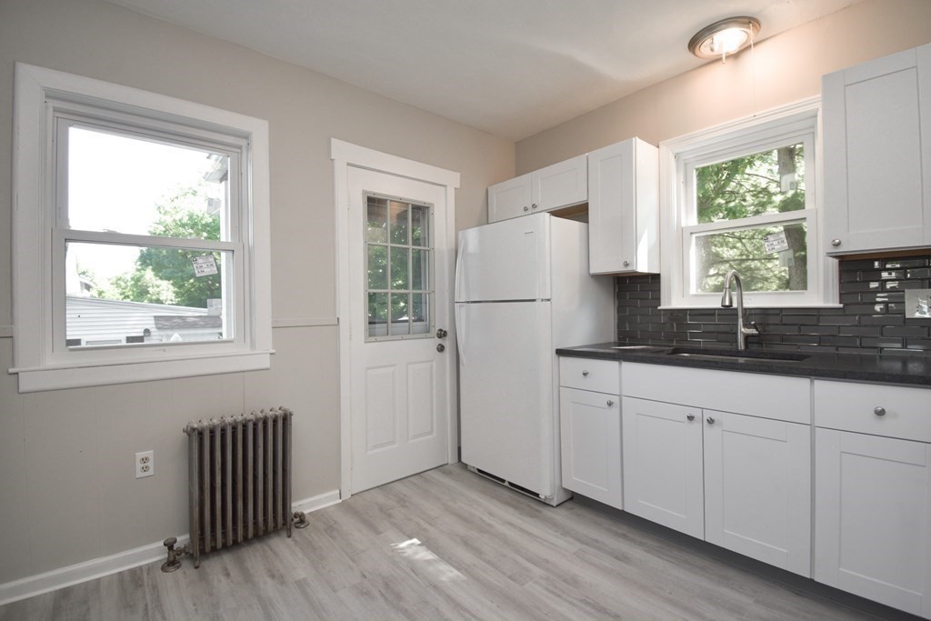 258 Shawmut Street Springfield, MA 01108 - Photo 9 of 38
