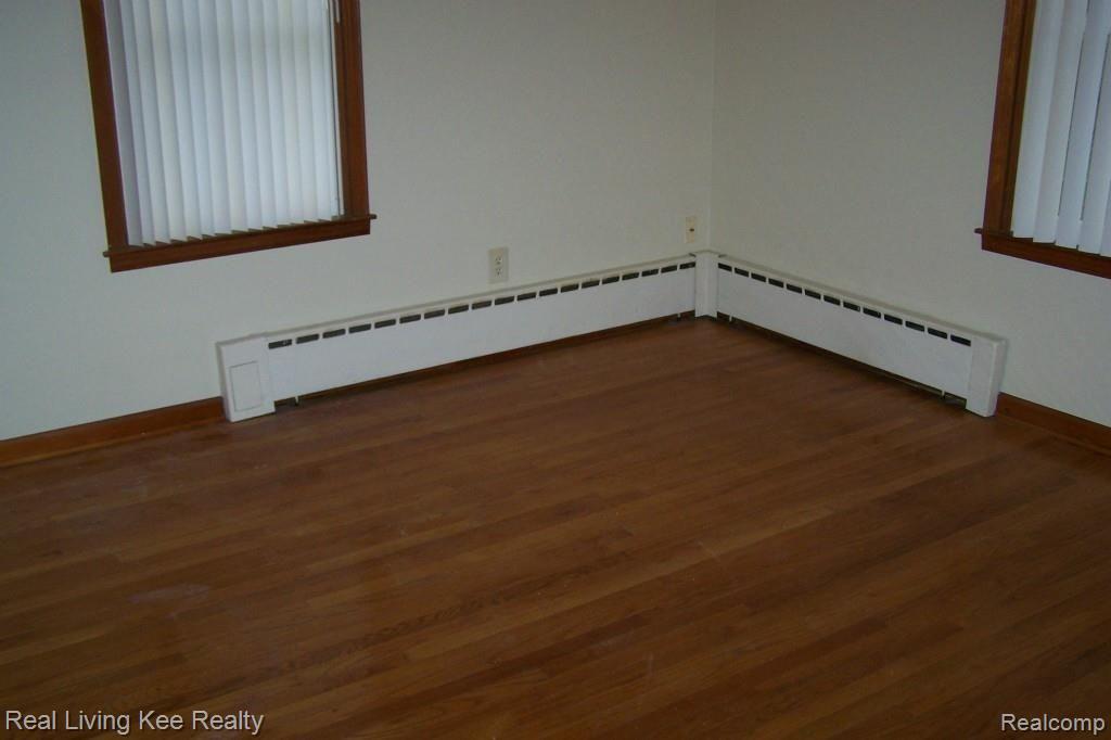 2906 Emmons Avenue Rochester, MI 48307 - Photo 13 of 35 100_6905.jpg