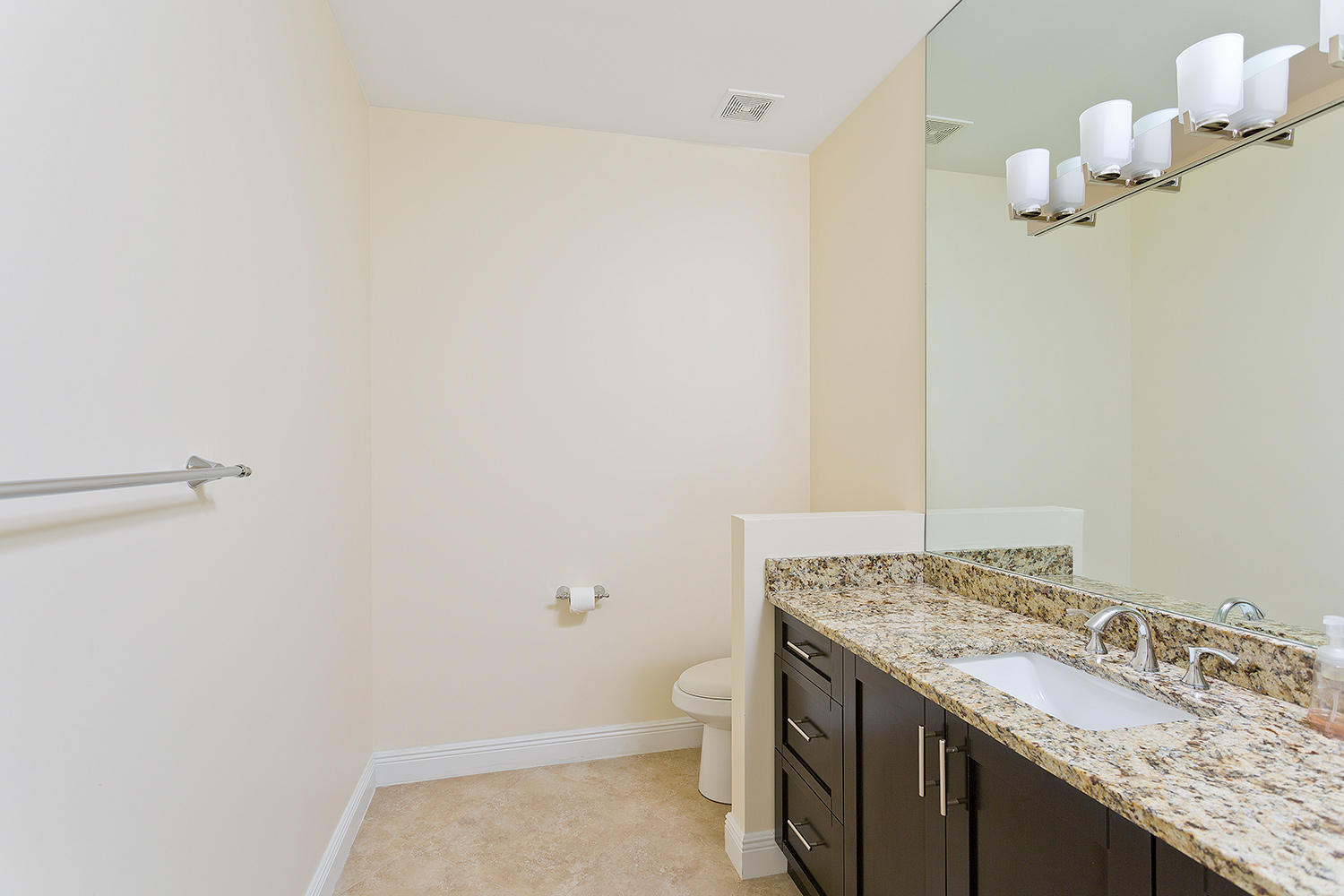 26 Pinehurst Lane Boca Raton, FL 33431 - Photo 15 of 36 15_Powderroom