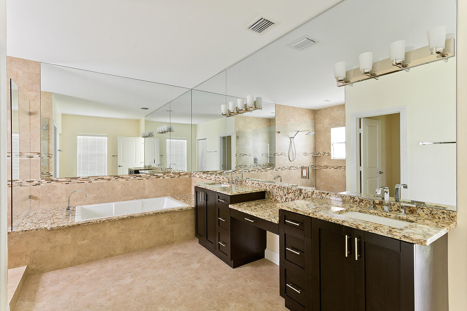 26 Pinehurst Lane Boca Raton, FL 33431 - Photo 22 of 36 22_Masterbath1