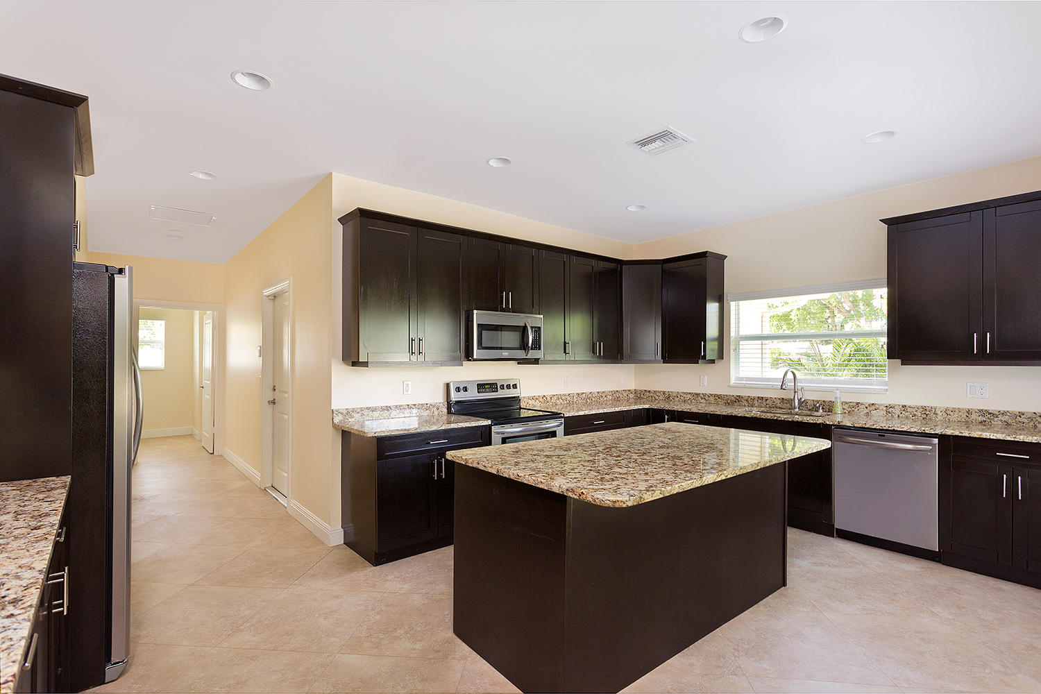 26 Pinehurst Lane Boca Raton, FL 33431 - Photo 4 of 36 04_Kitchen1