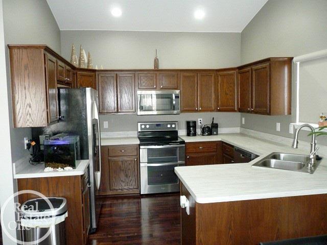 26067 Mariners Point New Baltimore, MI 48051 - Photo 9 of 33