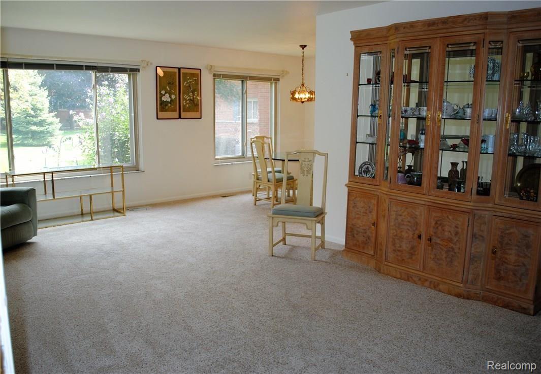946 North Adams Road, Unit 4 Birmingham, MI 48009 - Photo 3 of 13 DSC_0146.JPG