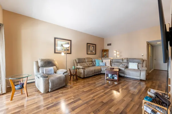 $210,000 | 4123 West 98th Street, Unit C, Oak Lawn, IL 60453