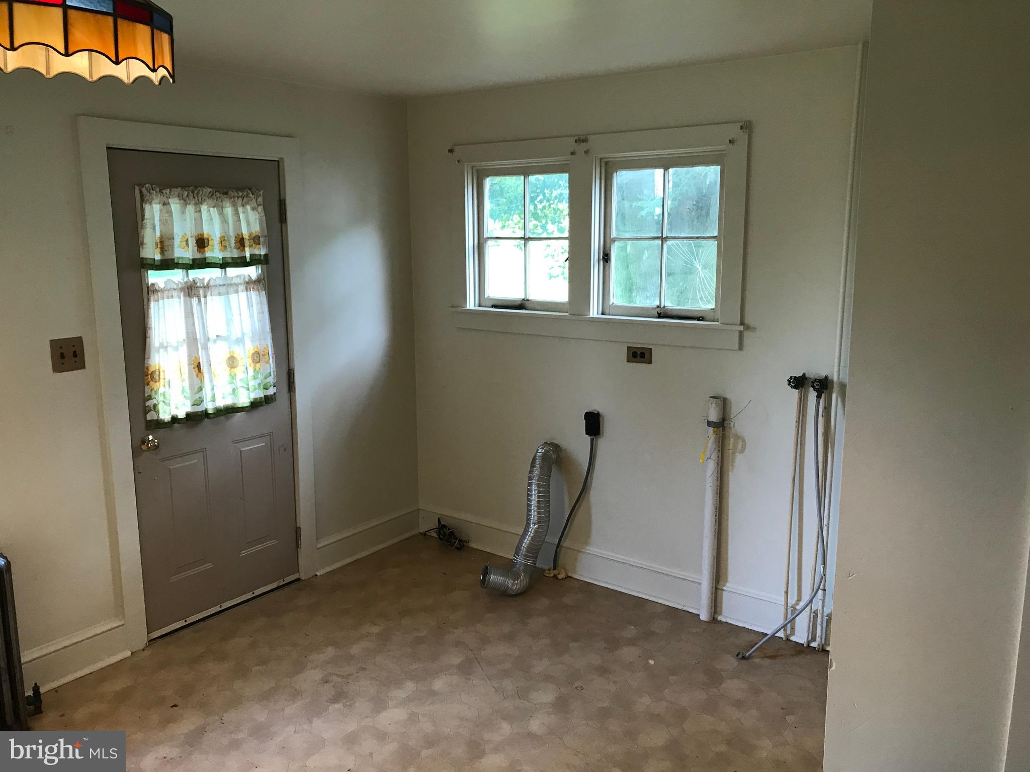 2033 Hopewell Road Oxford, PA 19363 - Photo 12 of 19 an empty room with windows