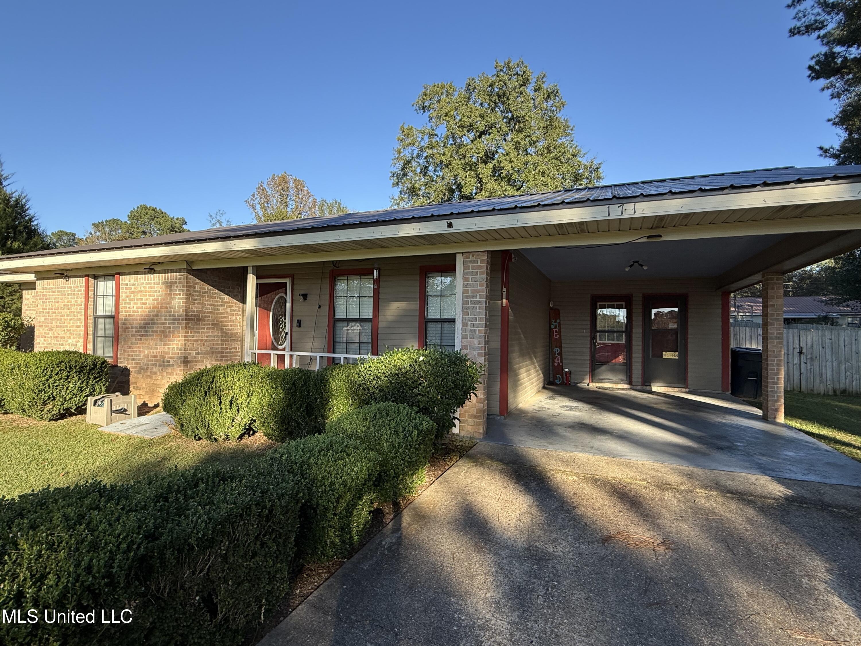 171 Colonial Circle Magee, MS 39111 - Photo 1 of 24 171 Colonial Circle