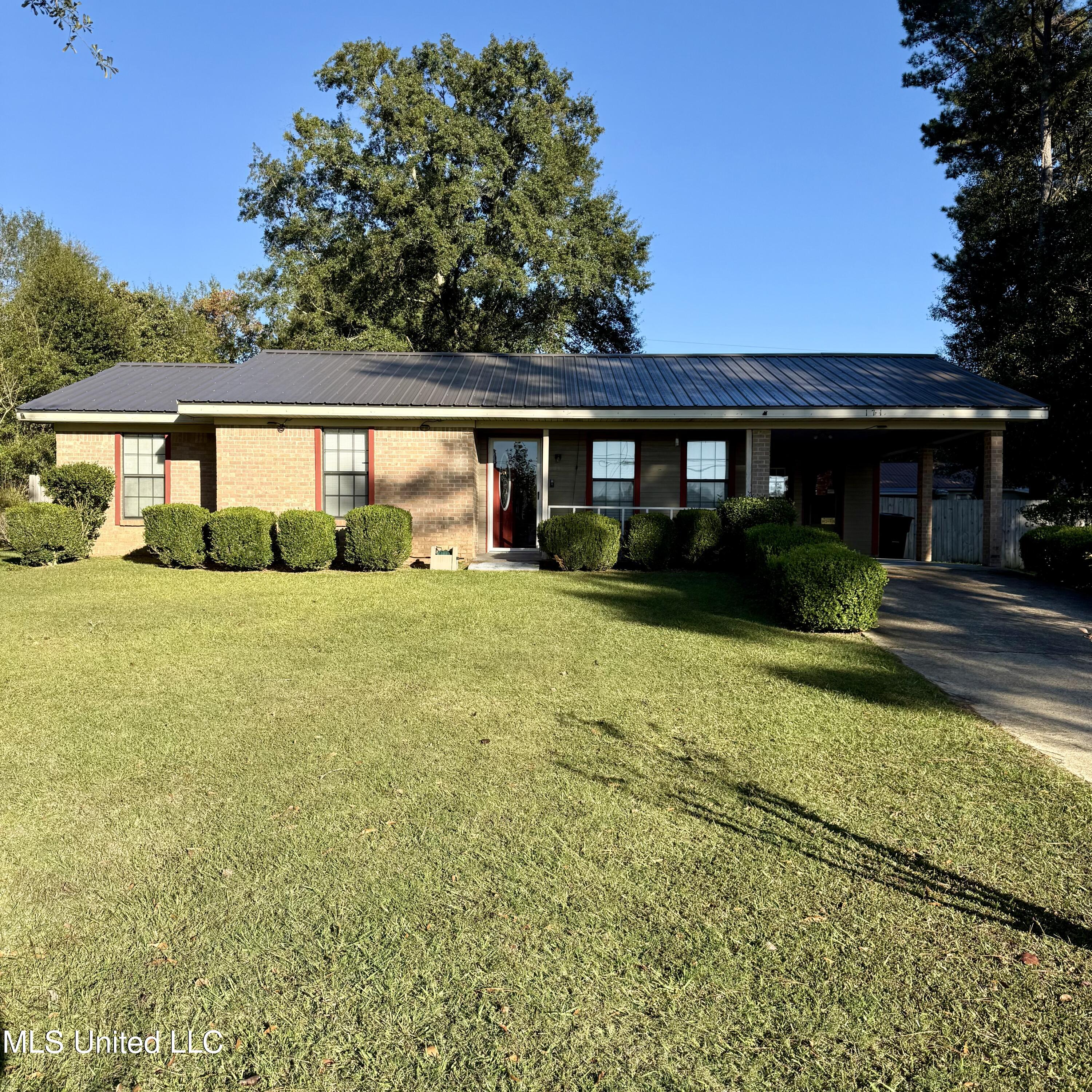 171 Colonial Circle Magee, MS 39111 - Photo 2 of 24 IMG_5450 2
