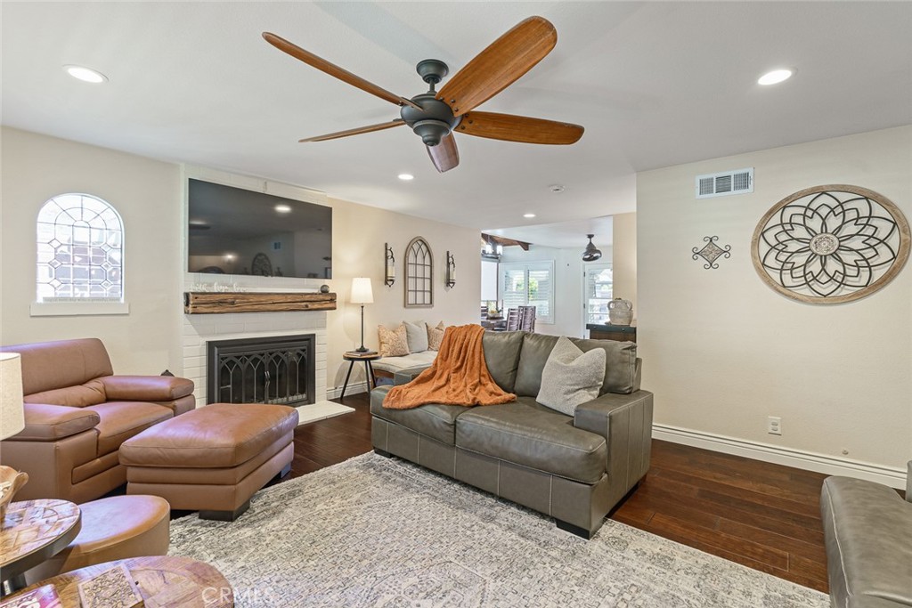 2817 Ridgewood Street Santa Ana, CA 92705 - Photo 13 of 41