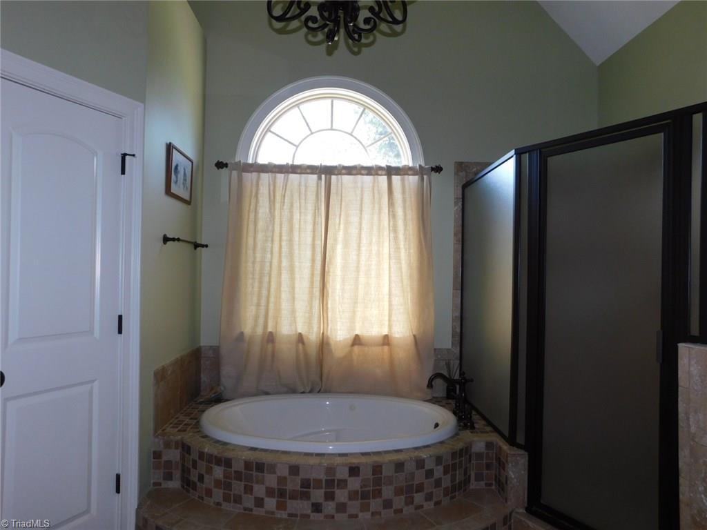 600 Beech Ridge Road Thomasville, NC 27360 - Photo 15 of 24 MASTER JETTED TUB