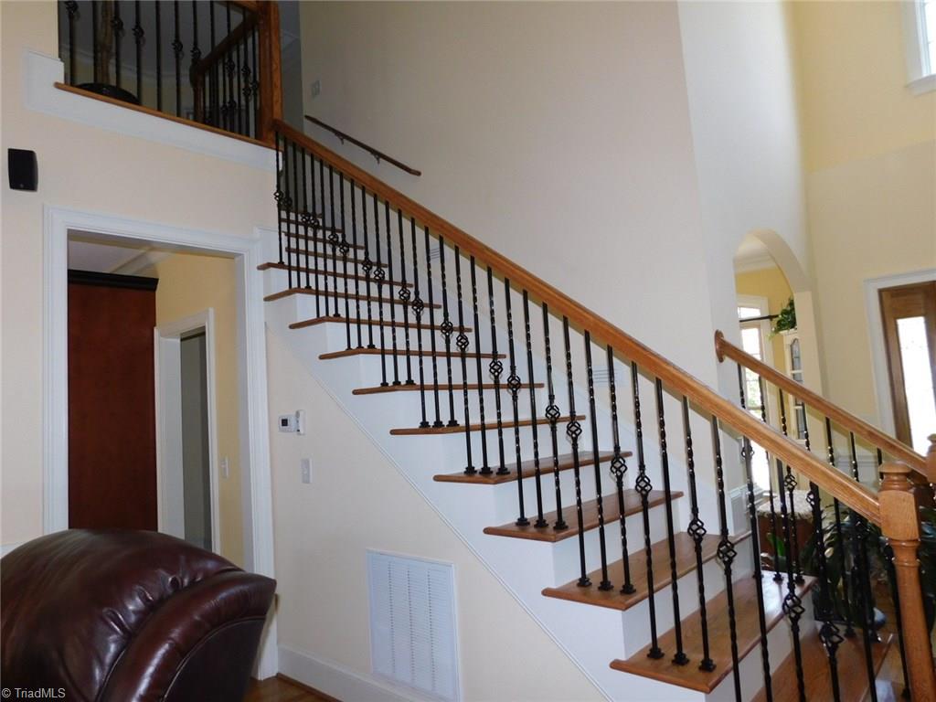600 Beech Ridge Road Thomasville, NC 27360 - Photo 19 of 24 STAIRWAY