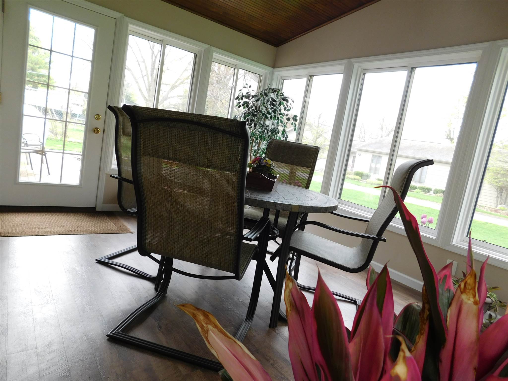 6705 East Cornelius Road Syracuse, IN 46567 - Photo 6 of 36 Gallery Image 6