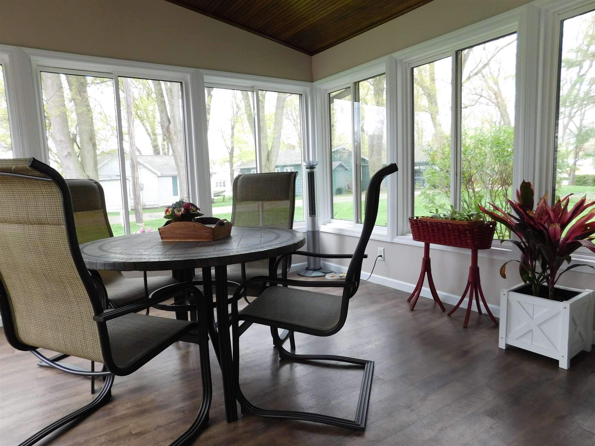 6705 East Cornelius Road Syracuse, IN 46567 - Photo 7 of 36 Gallery Image 7
