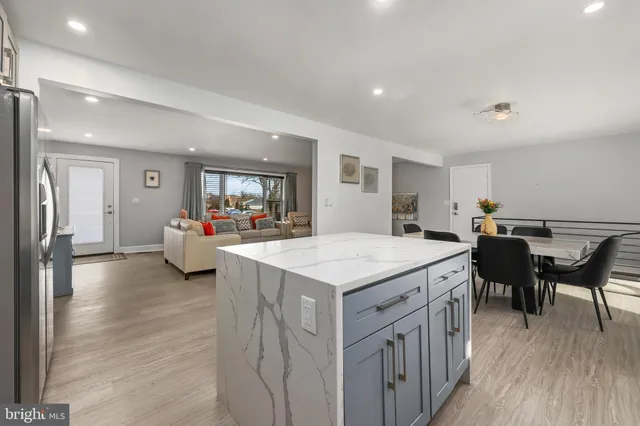 $1,275,000 | 1001 Woods Place, Alexandria, VA 22302