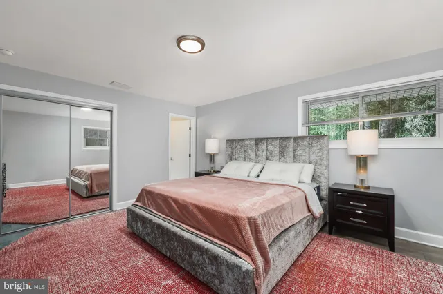 $1,275,000 | 1001 Woods Place, Alexandria, VA 22302