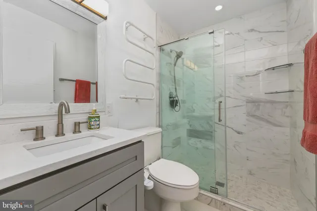 $1,275,000 | 1001 Woods Place, Alexandria, VA 22302