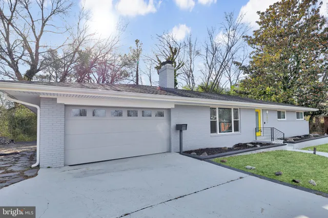 $1,275,000 | 1001 Woods Place, Alexandria, VA 22302