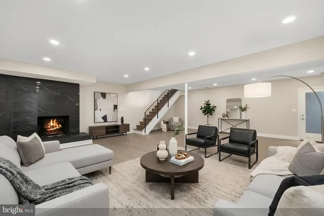 $1,275,000 | 1001 Woods Place, Alexandria, VA 22302