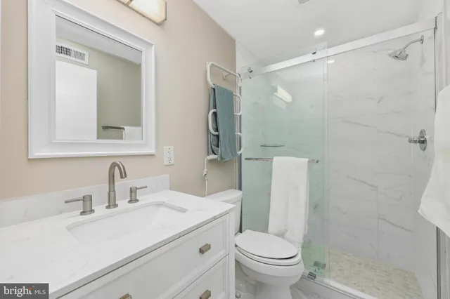 $1,275,000 | 1001 Woods Place, Alexandria, VA 22302