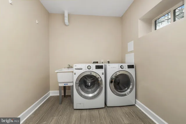 $1,275,000 | 1001 Woods Place, Alexandria, VA 22302