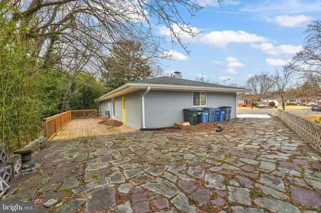 $1,275,000 | 1001 Woods Place, Alexandria, VA 22302