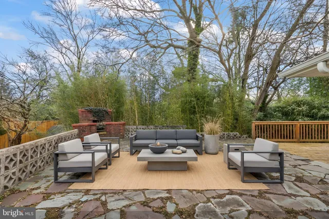 $1,275,000 | 1001 Woods Place, Alexandria, VA 22302