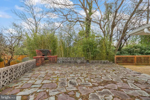 $1,275,000 | 1001 Woods Place, Alexandria, VA 22302