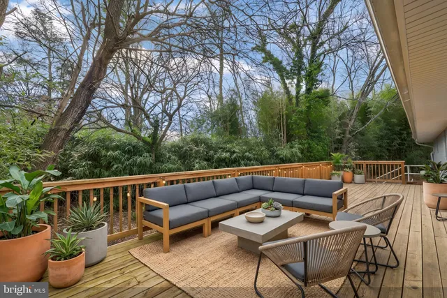 $1,275,000 | 1001 Woods Place, Alexandria, VA 22302