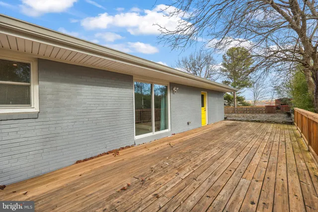 $1,275,000 | 1001 Woods Place, Alexandria, VA 22302