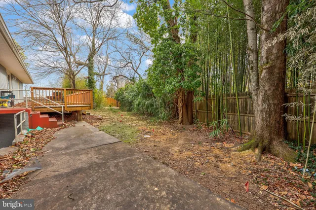 $1,275,000 | 1001 Woods Place, Alexandria, VA 22302