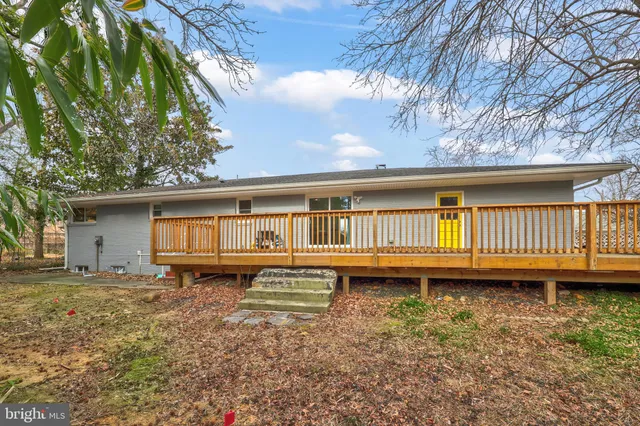 $1,275,000 | 1001 Woods Place, Alexandria, VA 22302