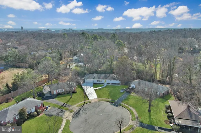 $1,275,000 | 1001 Woods Place, Alexandria, VA 22302