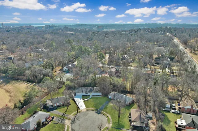 $1,275,000 | 1001 Woods Place, Alexandria, VA 22302