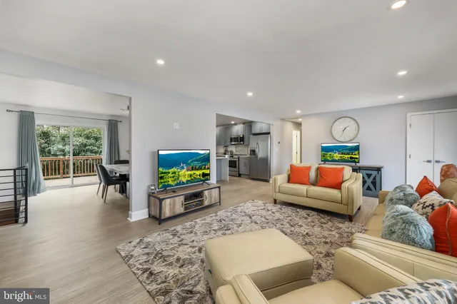 $1,275,000 | 1001 Woods Place, Alexandria, VA 22302