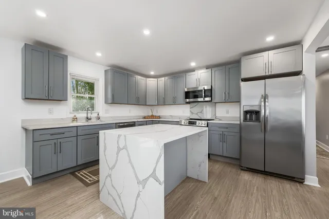 $1,275,000 | 1001 Woods Place, Alexandria, VA 22302