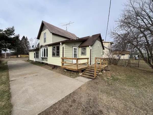 $189,000 | 20 South Main Street, McGregor, MN 55760