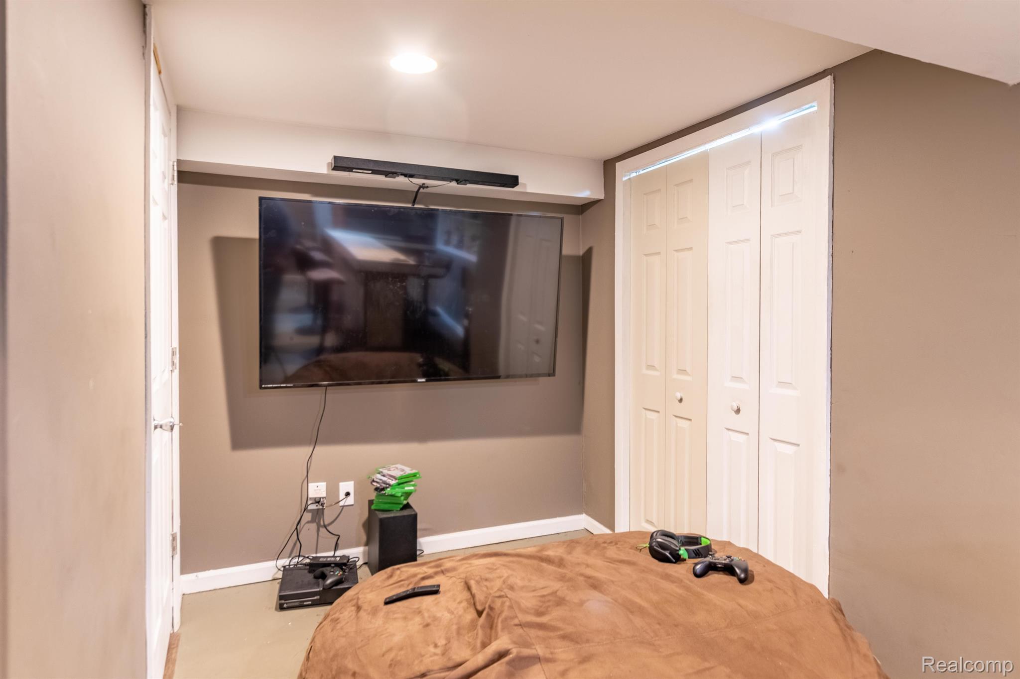 23535 Rockingham Street Southfield, MI 48033 - Photo 41 of 51 Gallery Image 41