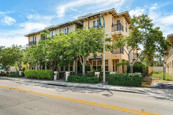 $3,000 | 811 South Federal Highway, Unit 1, Lake Worth Beach, FL 33460