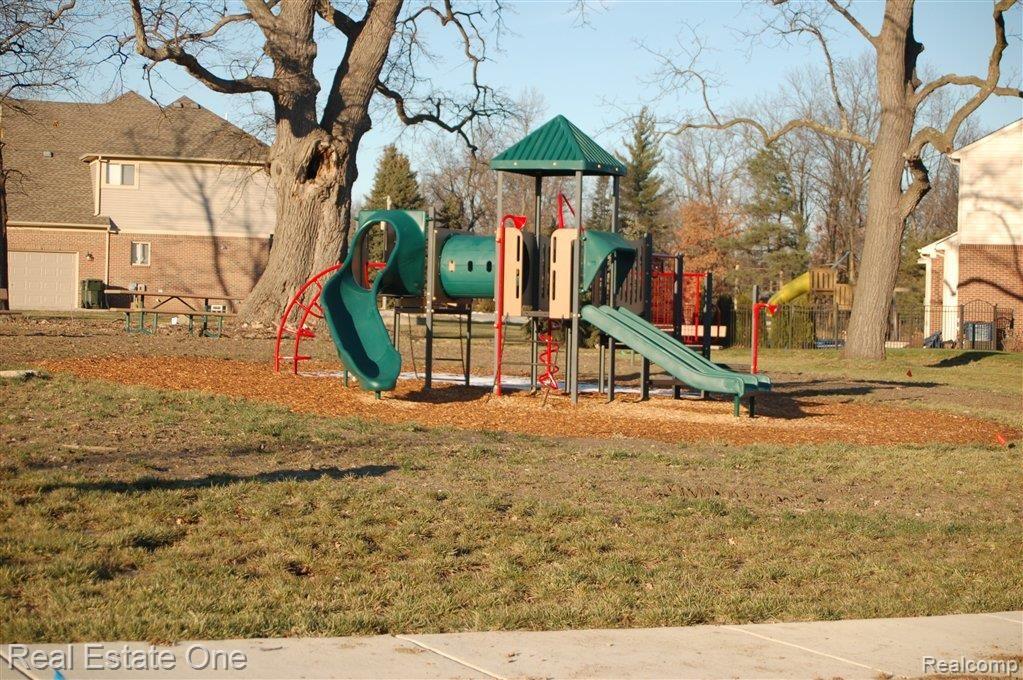 810 Monterey Ln. Rochester, MI 48307 - Photo 3 of 23 SUB PARK