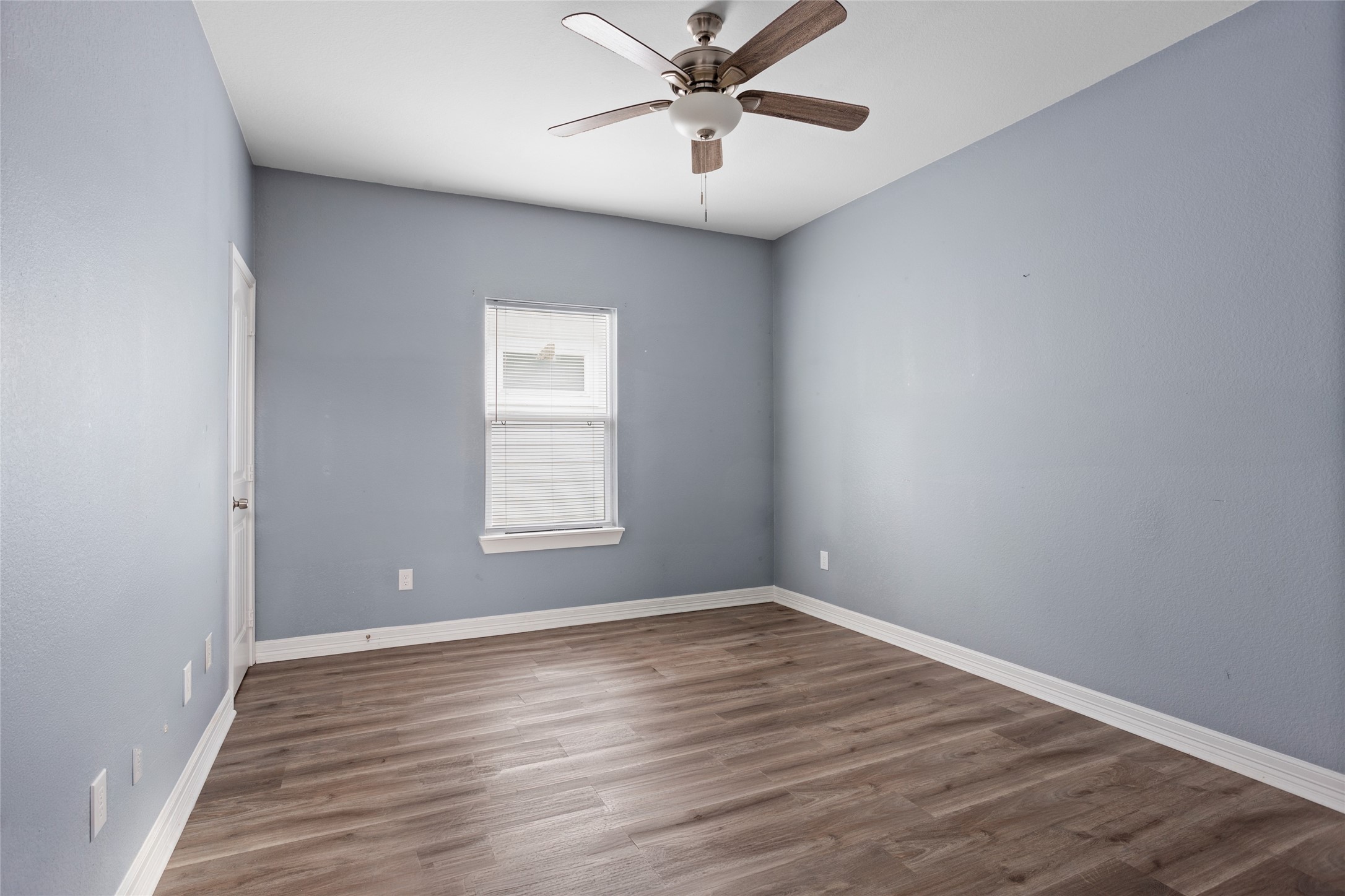 9814 Masterson Street Houston, TX 77029 - Photo 15 of 21 wooden floor in an empty room with a window